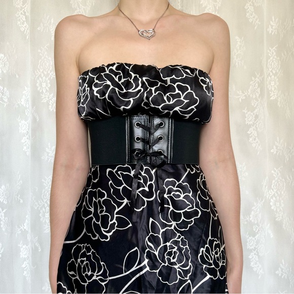 Y2K 2000s Whimsygoth Black & White Strapless Top - Picture 2 of 5